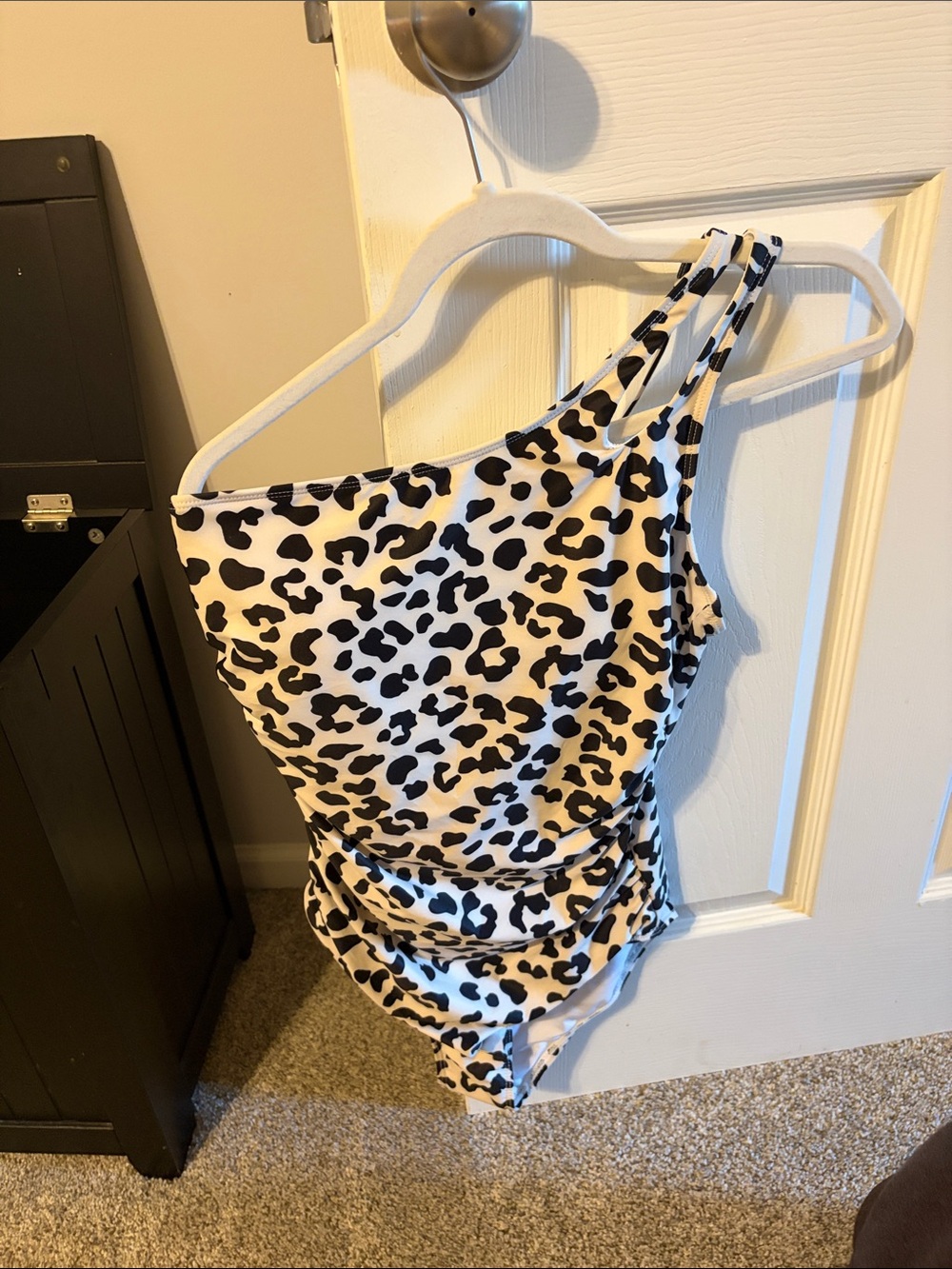 One-Shoulder Black and White Leopard Print One-Piece Swimsuit